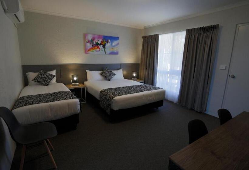 חדר משפחתי, Coachman's Eden