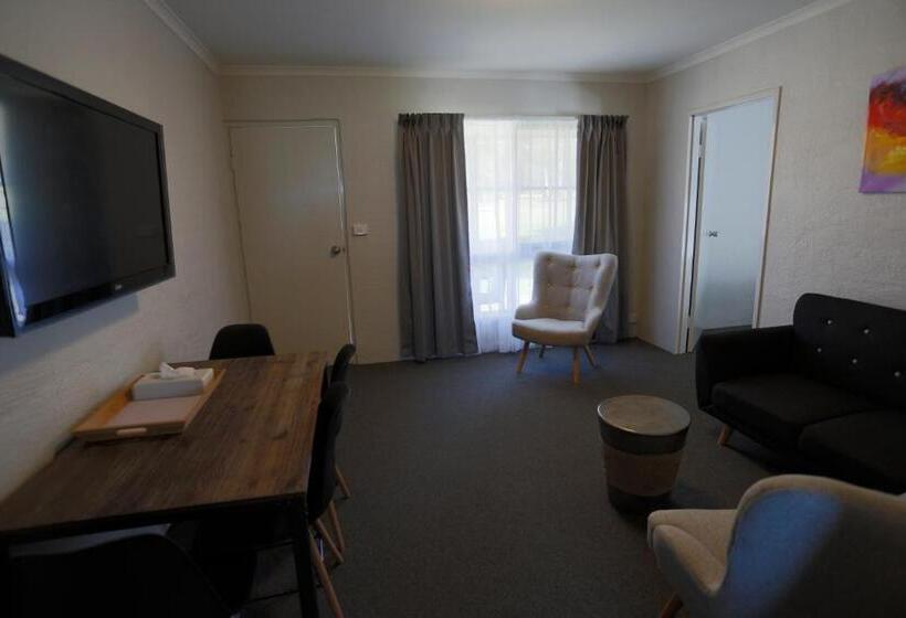 חדר משפחתי דלוקס, Coachman's Eden