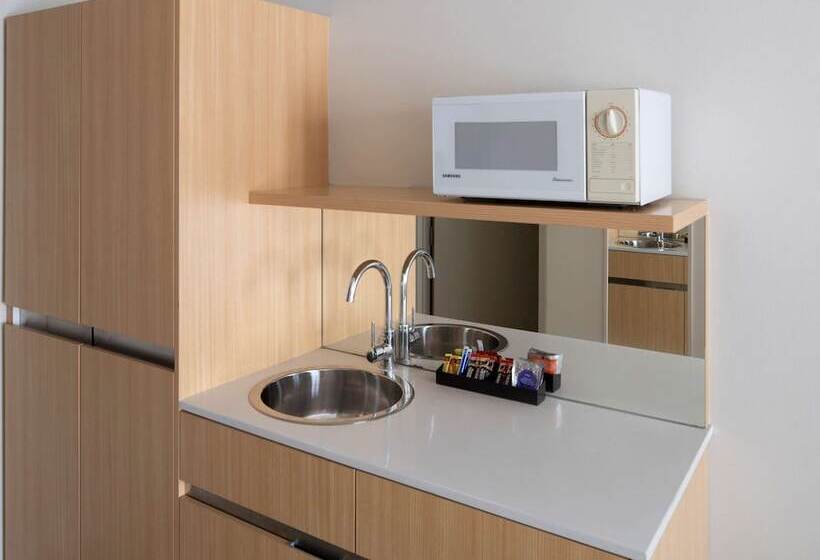 Номер Стандарт, Mercure Newcastle