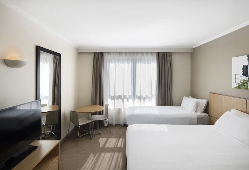 Номер Стандарт, Mercure Newcastle