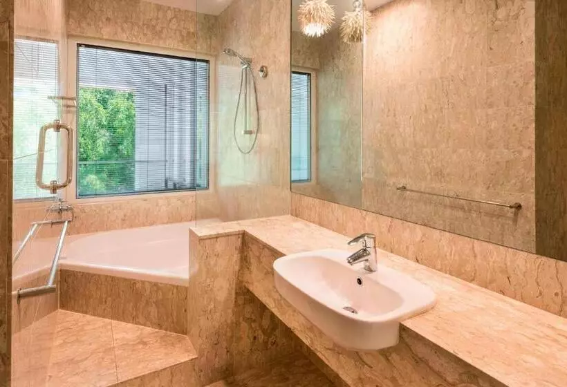اتاق استاندارد با چشمانداز دریاچه, Sheraton Grand Mirage Resort, Port Douglas