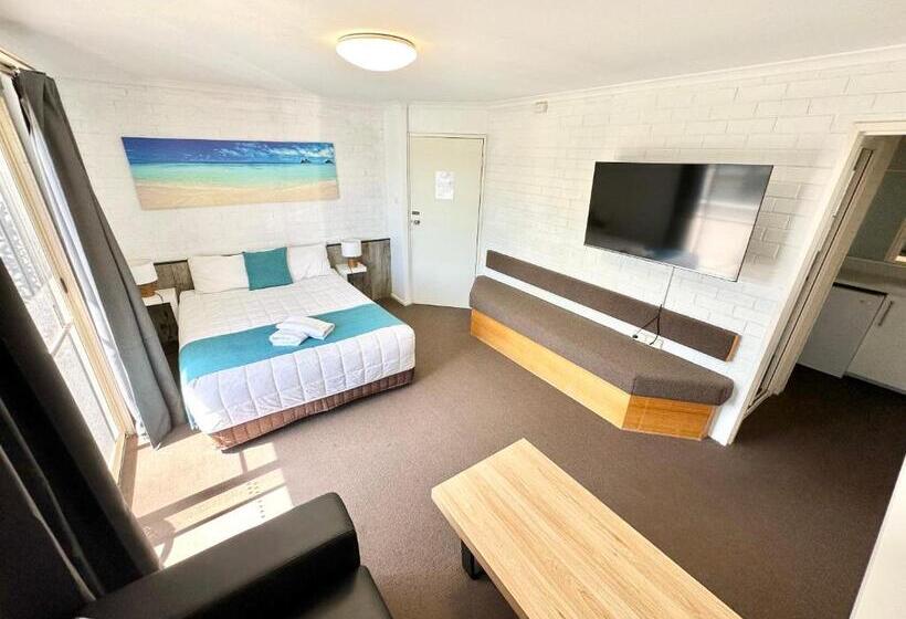 חדר סטנדרט עם מרפסת, Top Of The Town Motor Inn