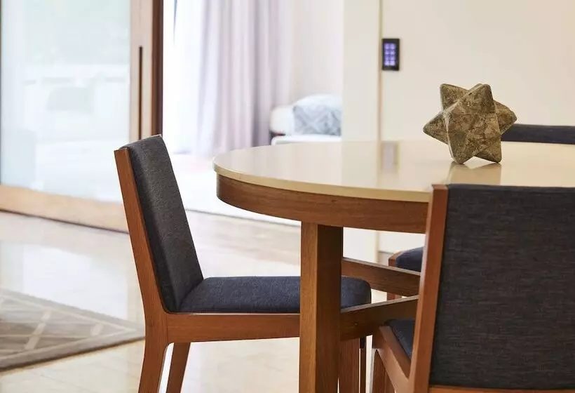 Suite with lake view, Intercontinental Hayman Great Barrier Reef