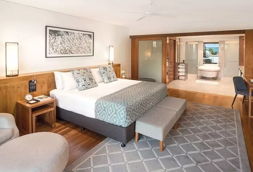 Suite with lake view, Intercontinental Hayman Great Barrier Reef