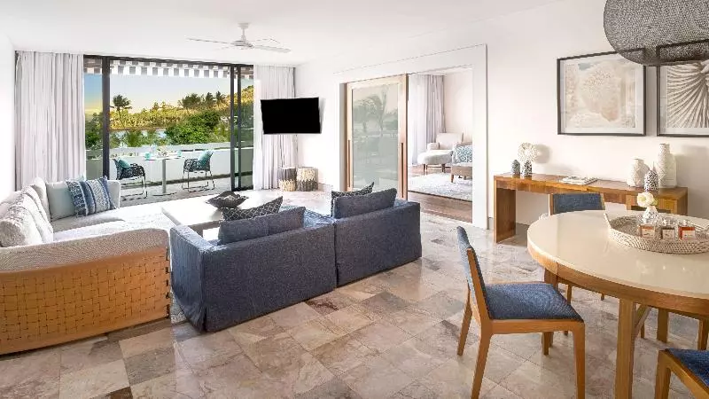 Suite with lake view, Intercontinental Hayman Great Barrier Reef