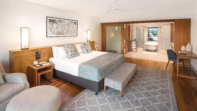 Suite with lake view, Intercontinental Hayman Great Barrier Reef
