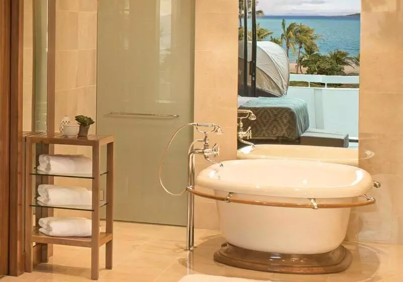 Suite with lake view, Intercontinental Hayman Great Barrier Reef