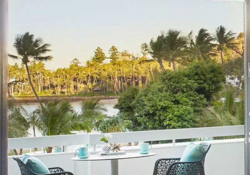 Suite with lake view, Intercontinental Hayman Great Barrier Reef