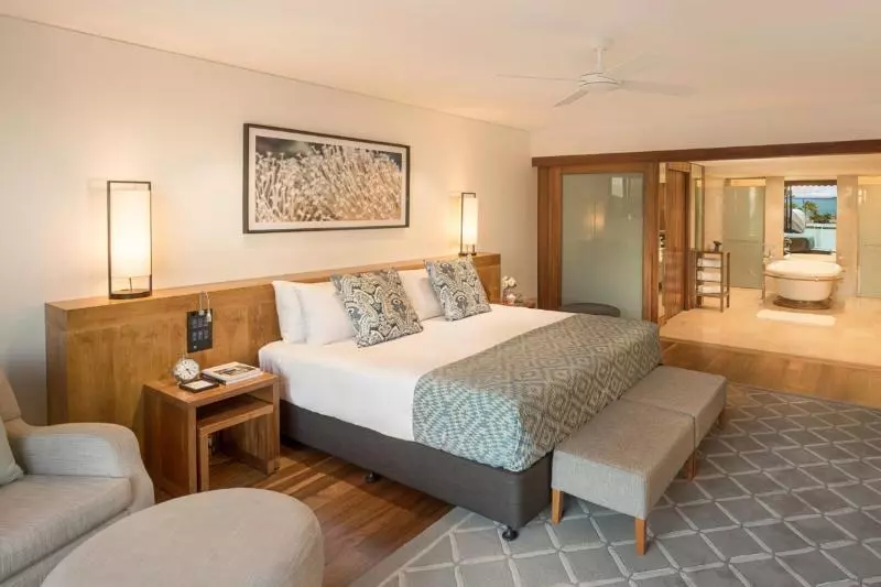 Suite with lake view, Intercontinental Hayman Great Barrier Reef