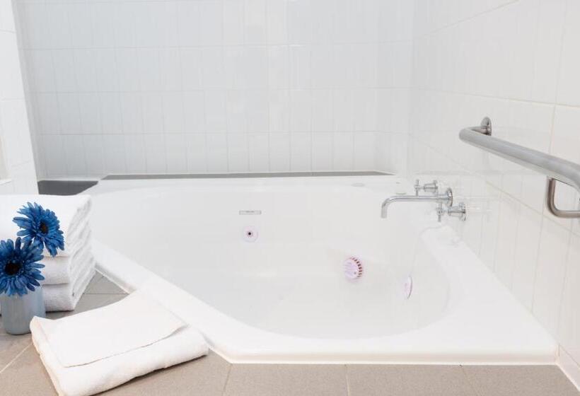 Junior suite with river view, Novotel Perth Langley