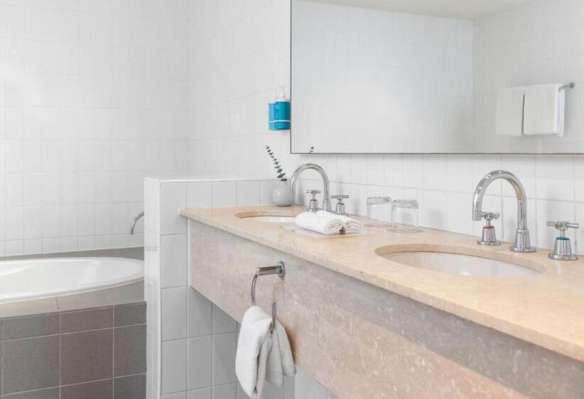 سوییت سوپریور, Novotel Perth Langley