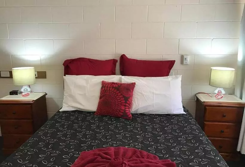 اتاق اکونومی, The Lodge Outback Motel