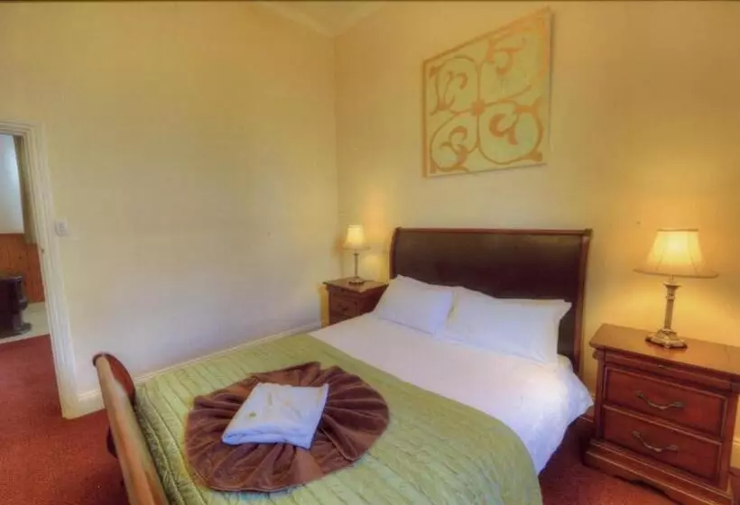 خانه 3 خوابه, The Lodge Outback Motel