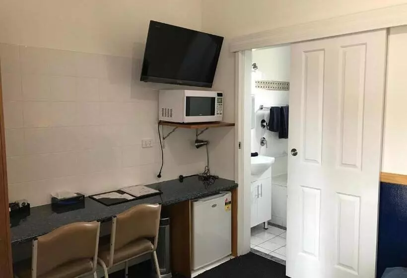اتاق استاندارد با وان آب گرم, The Lodge Outback Motel