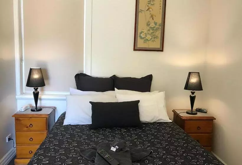 اتاق استاندارد با وان آب گرم, The Lodge Outback Motel