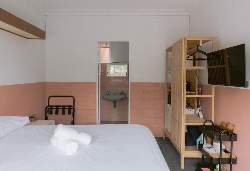 اتاق استاندارد با چشم‌انداز دریاچه, Black Swan Waterfront Motel