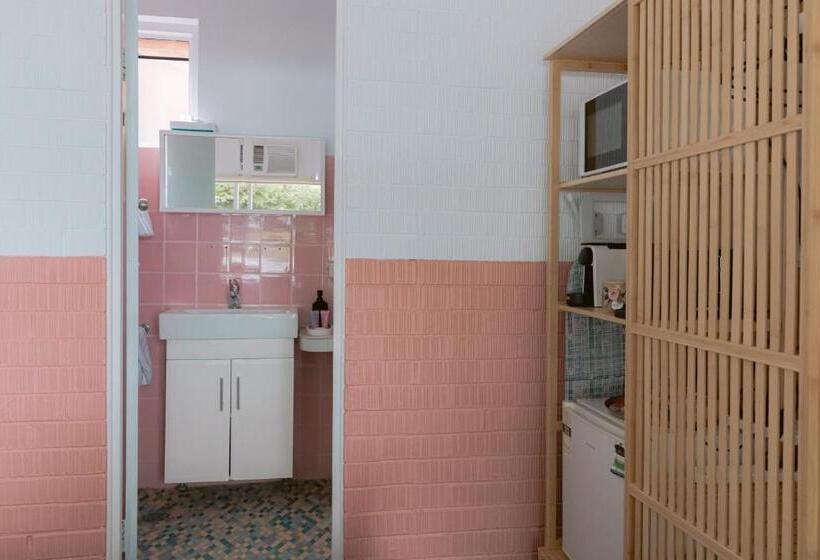 اتاق استاندارد با چشم‌انداز دریاچه, Black Swan Waterfront Motel