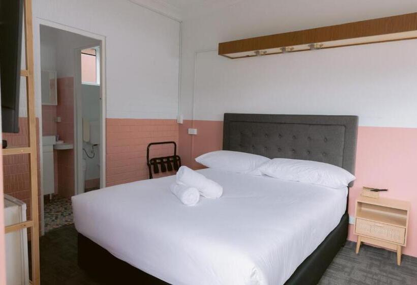 اتاق خانوادگی, Black Swan Waterfront Motel