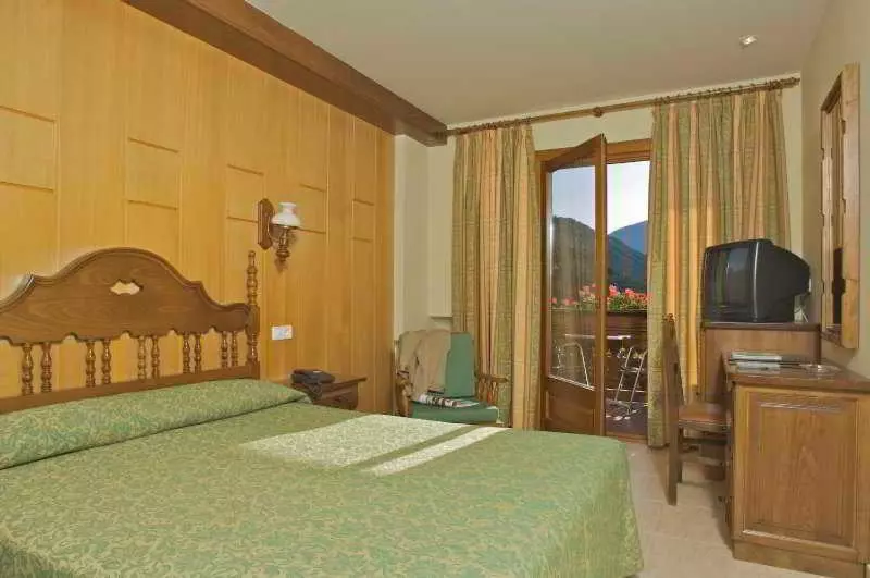اتاق استاندارد, Abba Ordino Babot