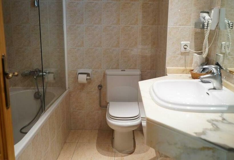 اتاق استاندارد سه نفره, Abba Ordino Babot