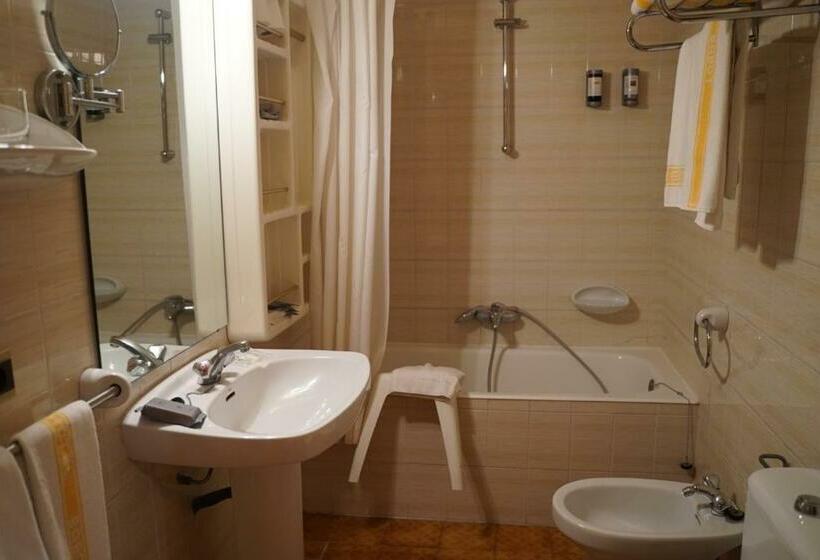 اتاق خانوادگی, Abba Ordino Babot