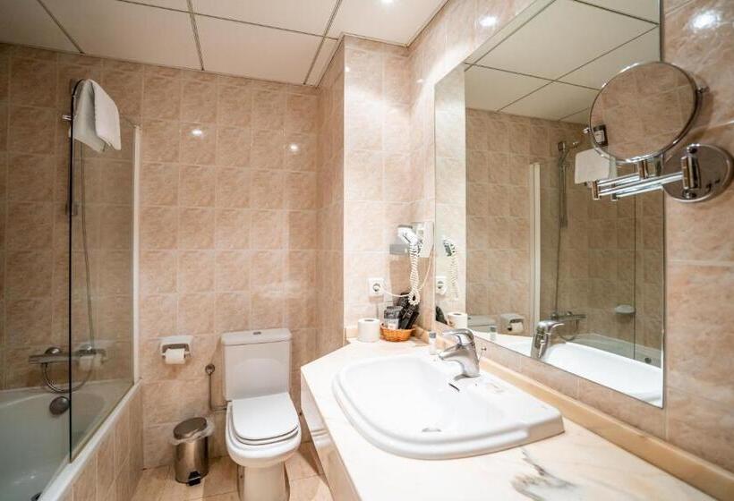 اتاق ساده سه‌ نفره, Abba Ordino Babot