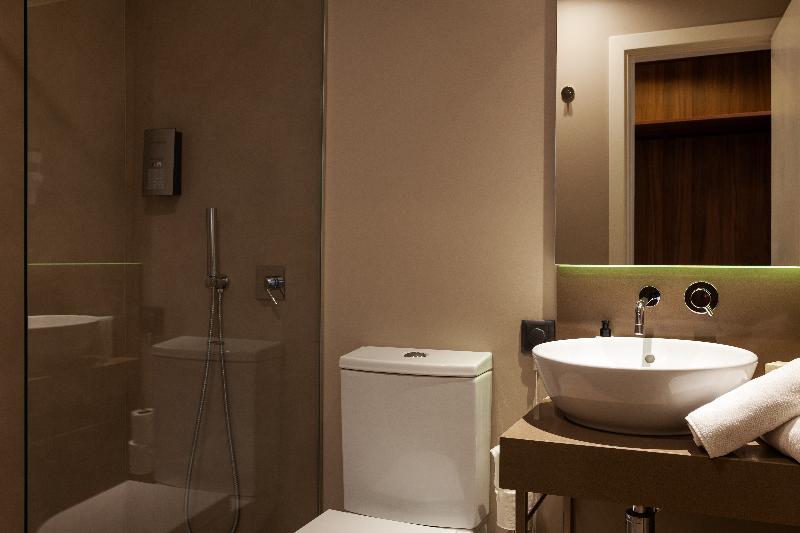 اتاق استاندارد سه نفره, Abba Ordino Babot