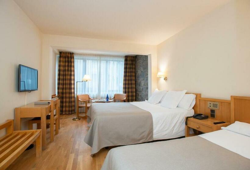 اتاق استاندارد سه نفره, Bonavida