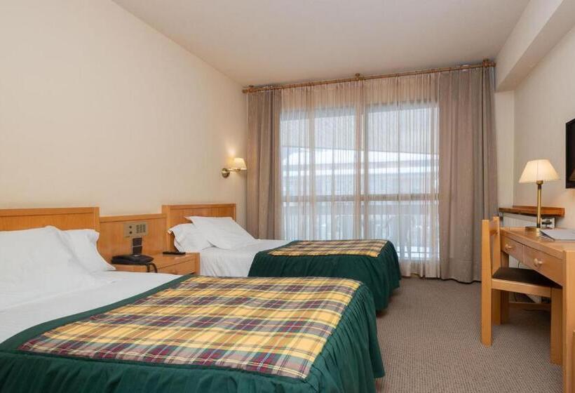 اتاق استاندارد سه نفره, Bonavida