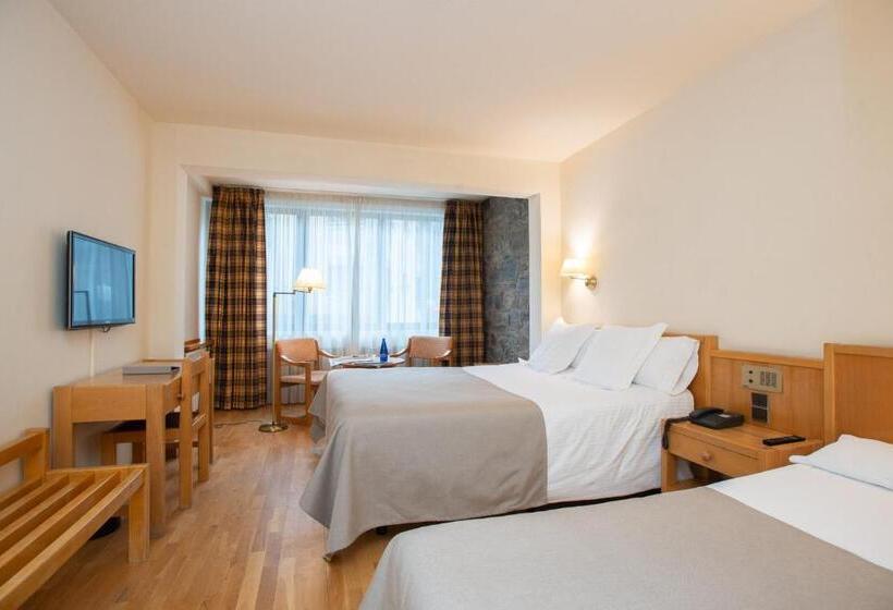 اتاق استاندارد سه نفره, Bonavida