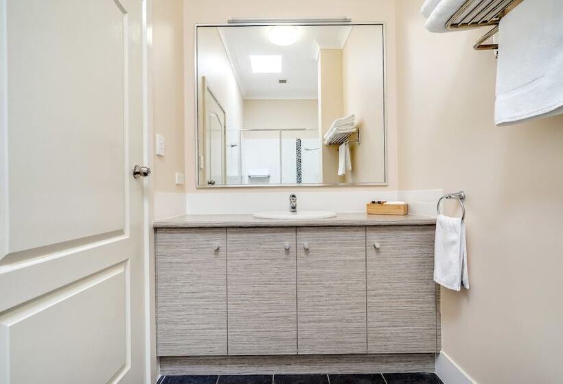 اتاق سوپریور, Prince Of Wales