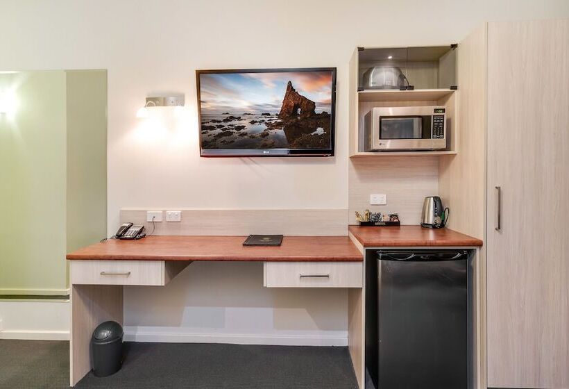 سوییت لوکس, Prince Of Wales