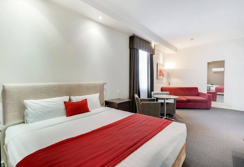 سوییت لوکس, Prince Of Wales