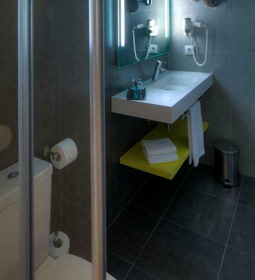 اتاق استاندارد یک نفره, Cristina