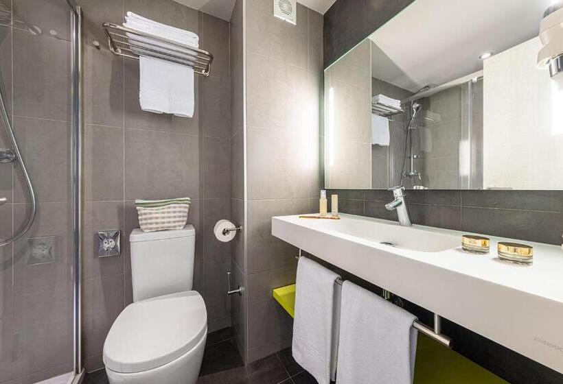 اتاق خانوادگی, Cristina