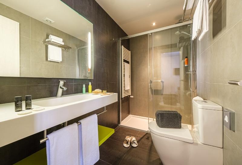 اتاق خانوادگی, Cristina