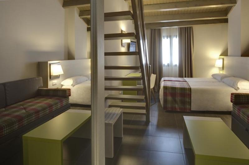 اتاق خانوادگی, Cristina