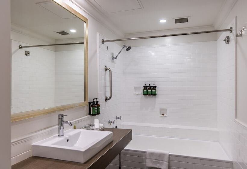 ２ダブルベッドのスタンダードルーム, Crowne Plaza Terrigal Pacific, An Ihg