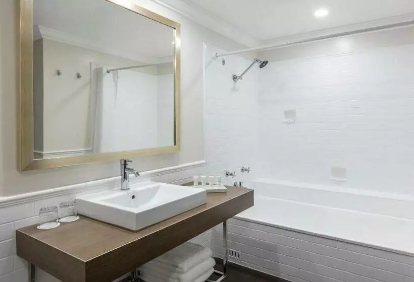 キングサイズベッドのスタンダードルーム, Crowne Plaza Terrigal Pacific, An Ihg