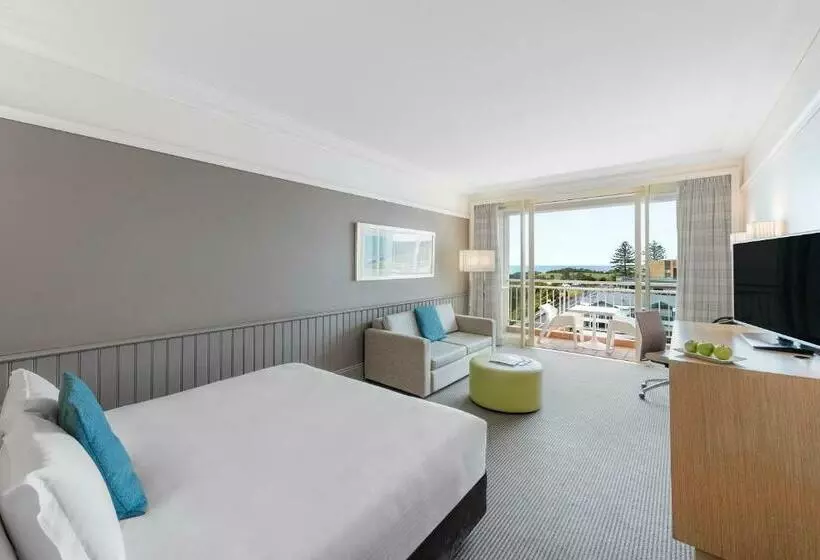 キングサイズベッドのスタンダードルーム, Crowne Plaza Terrigal Pacific, An Ihg