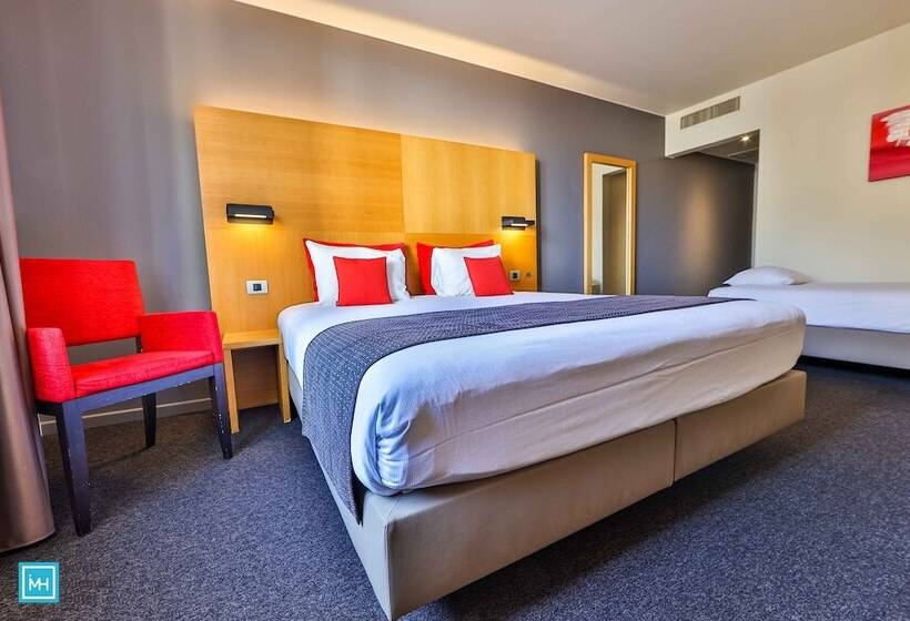 اتاق استاندارد سه نفره, De La Couronne Liege