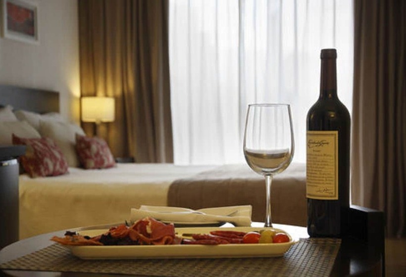 اتاق سوپریور, El Conquistador