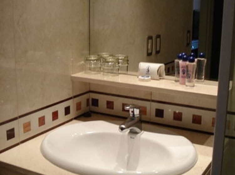 اتاق لوکس, Globales Republica