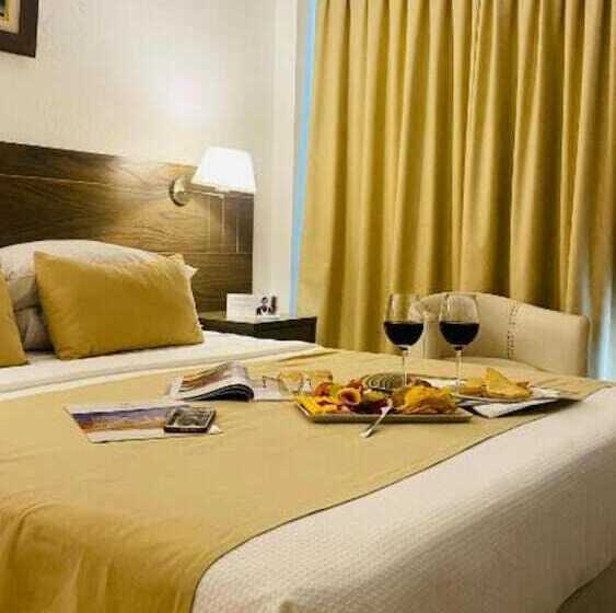 اتاق لوکس, Globales Republica