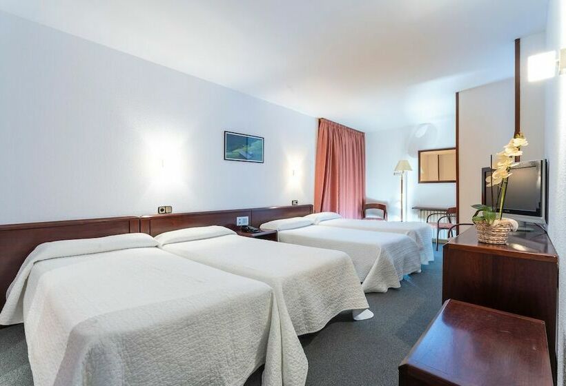 اتاق استاندارد سه نفره, Les Closes