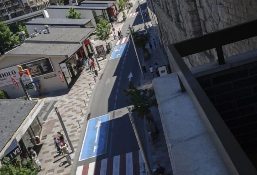 اتاق استاندارد سه نفره, Les Closes