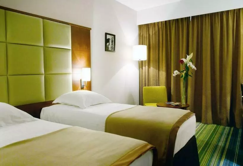 Bisneshuone, New Hotel Charlemagne