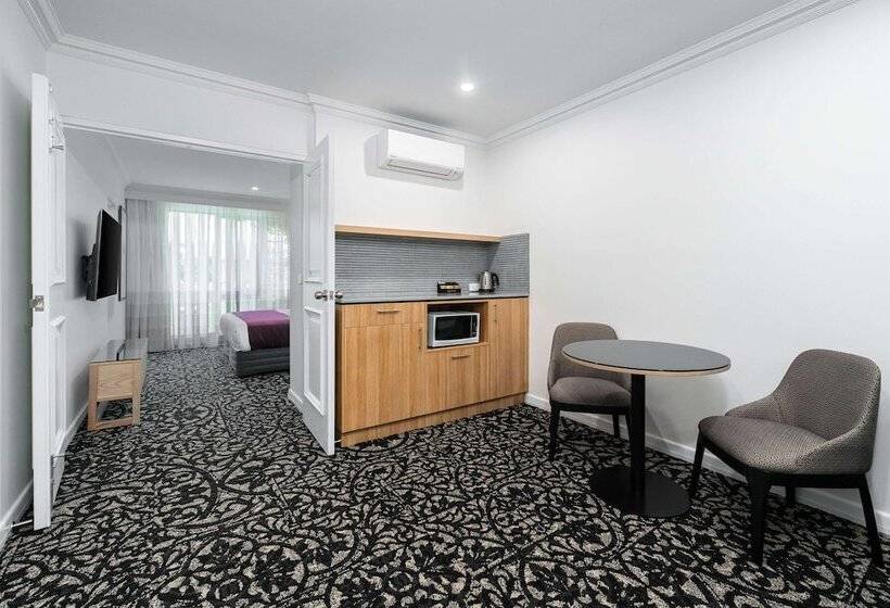 סוויטה, Quality Hotel Parklake Shepparton