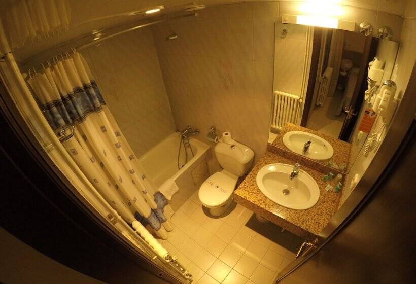 اتاق استاندارد یک نفره, Somriu Hotel City M28