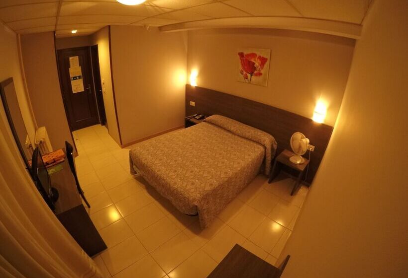 اتاق استاندارد یک نفره, Somriu Hotel City M28